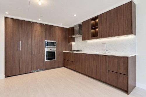 1708-4720 Lougheed Highway, Burnaby, BC - Indoor Photo Showing Kitchen
