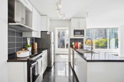808-689 Abbott Street  Vancouver, BC V6B 0J2