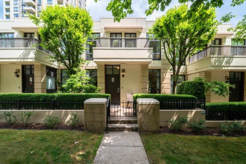 8-4333 Central Boulevard, Burnaby, BC 