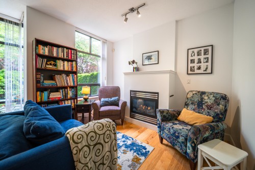 8-4333 Central Boulevard, Burnaby, BC 