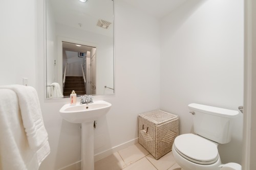 8-4333 Central Boulevard, Burnaby, BC 