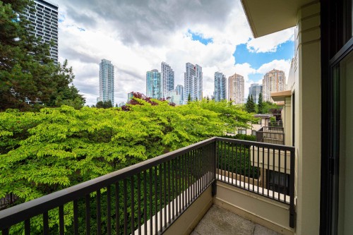 8-4333 Central Boulevard, Burnaby, BC 