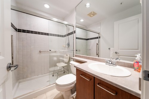8-4333 Central Boulevard, Burnaby, BC 