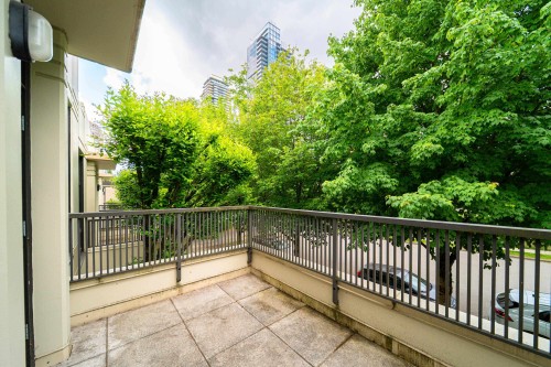 8-4333 Central Boulevard, Burnaby, BC 