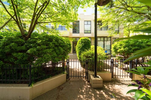 8-4333 Central Boulevard, Burnaby, BC 