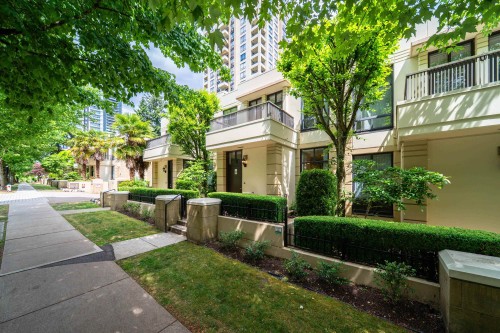 8-4333 Central Boulevard, Burnaby, BC 