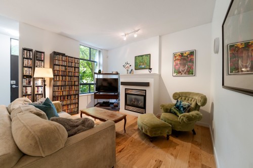 8-4333 Central Boulevard, Burnaby, BC 
