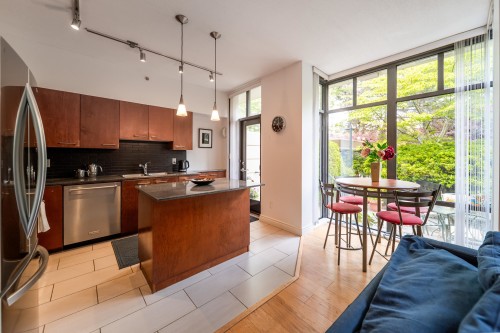 8-4333 Central Boulevard, Burnaby, BC 
