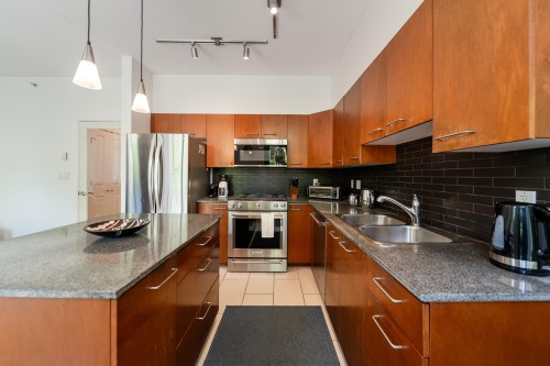 8-4333 Central Boulevard, Burnaby, BC 