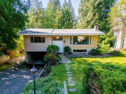 1453 Coleman Street North Vancouver, BC V7K 1W4