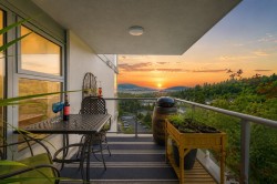 1601-290 Newport Drive  Port Moody, BC V3H 5N2