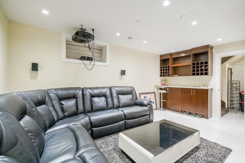 1838 49Th Avenue E, Vancouver, BC - Indoor Photo Showing Living Room