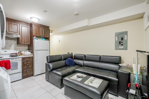 1838 49Th Avenue E, Vancouver, BC - Indoor Photo Showing Kitchen