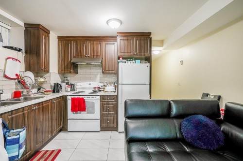 1838 49Th Avenue E, Vancouver, BC - Indoor Photo Showing Kitchen With Double Sink