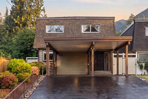 942 Montroyal Boulevard  North Vancouver, BC V7R 2H1
