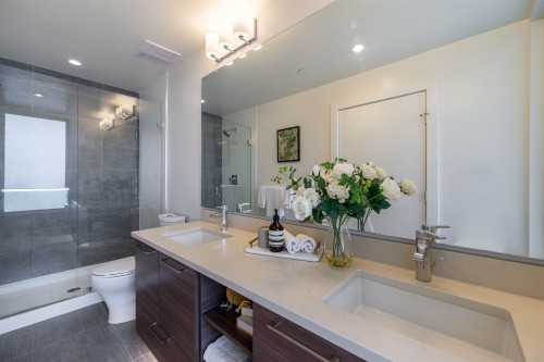 1-8599 River District Crossing, Vancouver, BC 