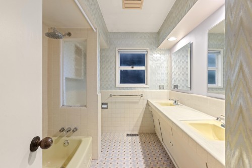 6297 Mackenzie Street, Vancouver, BC 