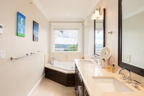 1479 Mathers Avenue, West Vancouver, BC 