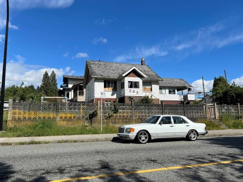 203 22nd Street E North Vancouver, BC V7L 3C5