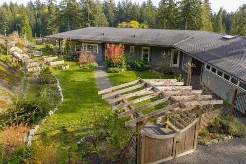889 Cowan Point Drive  Bowen Island, BC V0N 1G2
