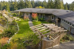 889 Cowan Point Drive Bowen Island, BC V0N 1G2