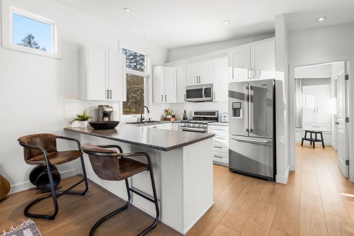 184 Turtlehead Road, Belcarra, BC - Indoor Photo Showing Kitchen