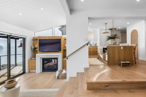 184 Turtlehead Road, Belcarra, BC - Indoor With Fireplace