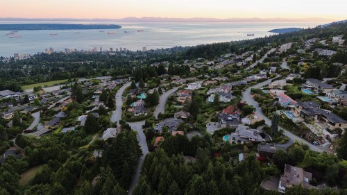 1440 Sandhurst Place, West Vancouver, BC 