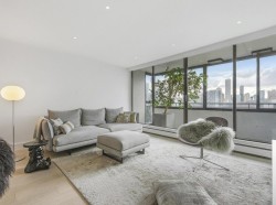 1806-1725 Pendrell Street Vancouver, BC V6G 2X7