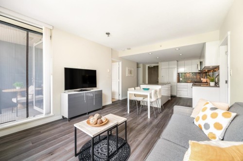 805-3096 Windsor Gate, Coquitlam, BC 