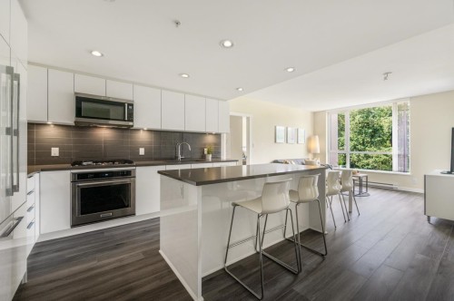 805-3096 Windsor Gate, Coquitlam, BC 