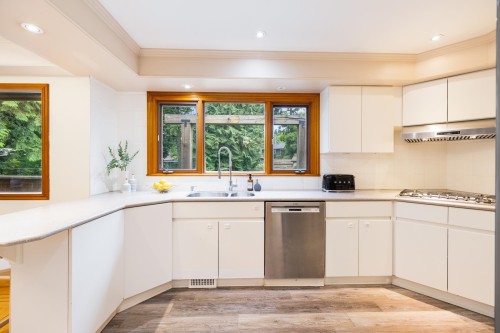 1561 Merlynn Crescent, North Vancouver, BC 