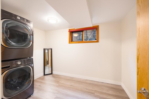 1561 Merlynn Crescent, North Vancouver, BC 