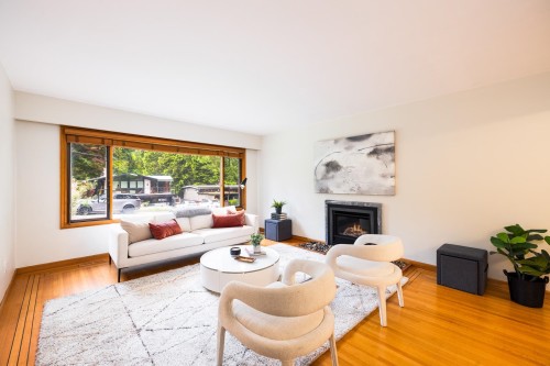 1561 Merlynn Crescent, North Vancouver, BC 