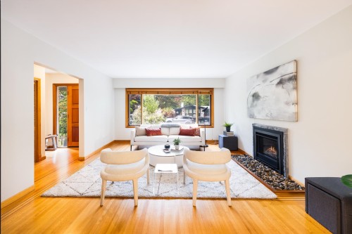 1561 Merlynn Crescent, North Vancouver, BC 