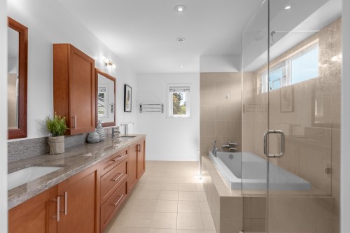 3985 14Th Avenue W, Vancouver, BC 