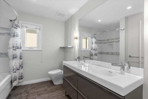 3985 14Th Avenue W, Vancouver, BC 