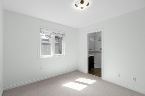 3985 14Th Avenue W, Vancouver, BC 