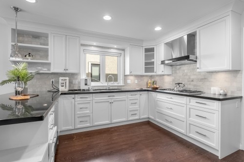 3985 14Th Avenue W, Vancouver, BC 