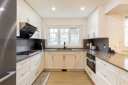 3389 21St Avenue W, Vancouver, BC 