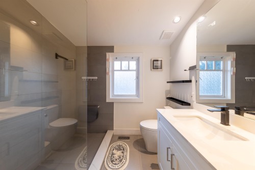 3389 21St Avenue W, Vancouver, BC 