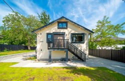 7620 Gilley Avenue Burnaby, BC V5J 4X8