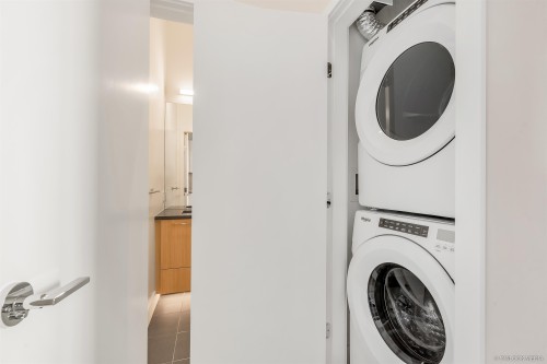 3559 Kent Avenue North E, Vancouver, BC - Indoor Photo Showing Laundry Room