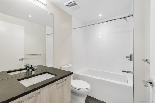 3559 Kent Avenue North E, Vancouver, BC - Indoor Photo Showing Bathroom