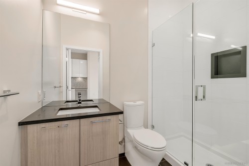 3559 Kent Avenue North E, Vancouver, BC - Indoor Photo Showing Bathroom