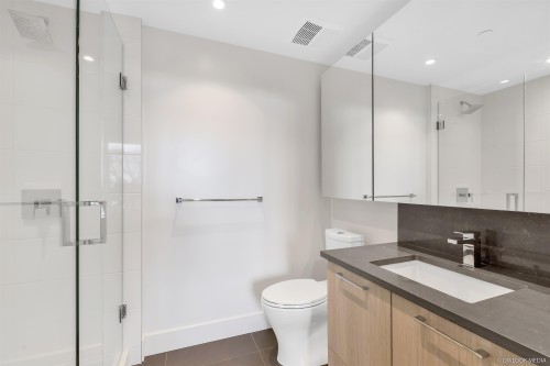 3559 Kent Avenue North E, Vancouver, BC - Indoor Photo Showing Bathroom