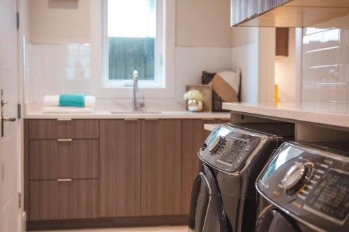 31 Glenmore Drive, West Vancouver, BC - Indoor Photo Showing Laundry Room