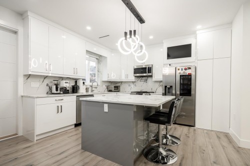 2-4675 Canada Way, Burnaby, BC 