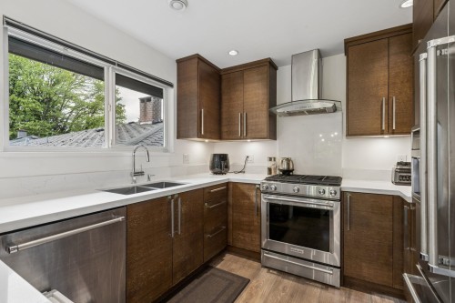 2999 Larson Road, North Vancouver, BC - Indoor Photo Showing Kitchen With Double Sink With Upgraded Kitchen