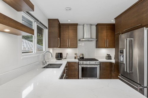 2999 Larson Road, North Vancouver, BC - Indoor Photo Showing Kitchen With Double Sink With Upgraded Kitchen